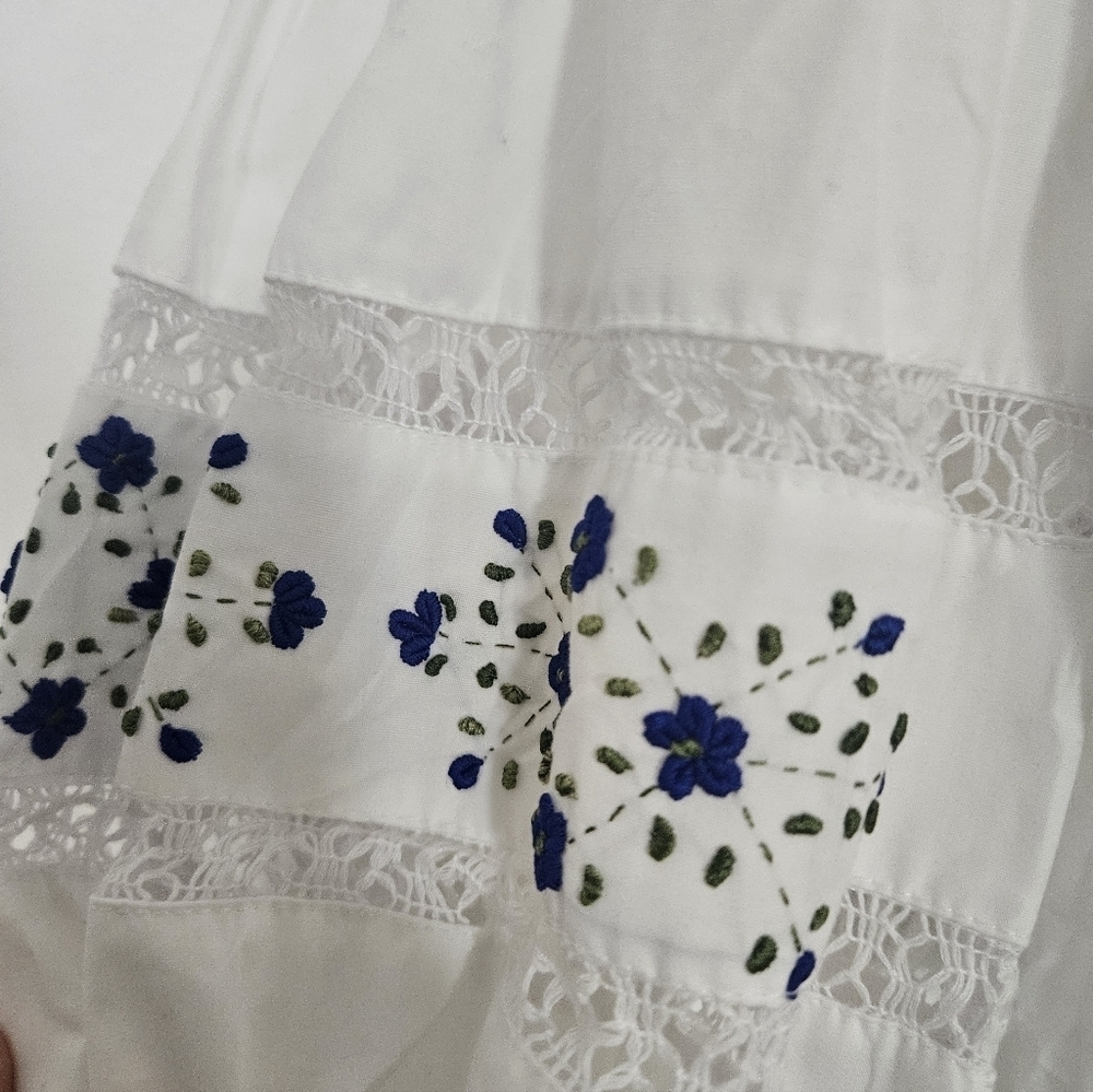 Mi Golondrina Hand-embroidered Blouse - Picture 5 of 9